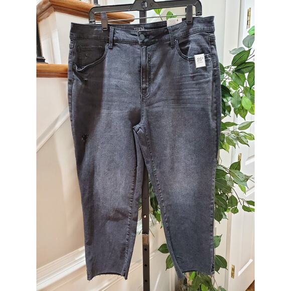 Time & Tru Women's Gray Denim Cotton High Rise Straight Fit Jeans Capri Size 18 - Picture 1 of 12